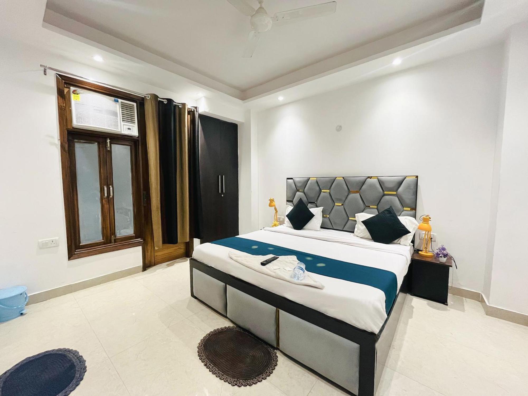 24 Seven - Malviya Nagar New Delhi