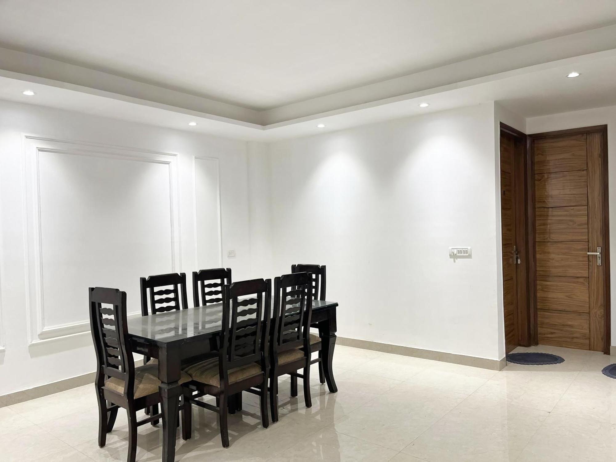 24 Seven - Malviya Nagar 4*