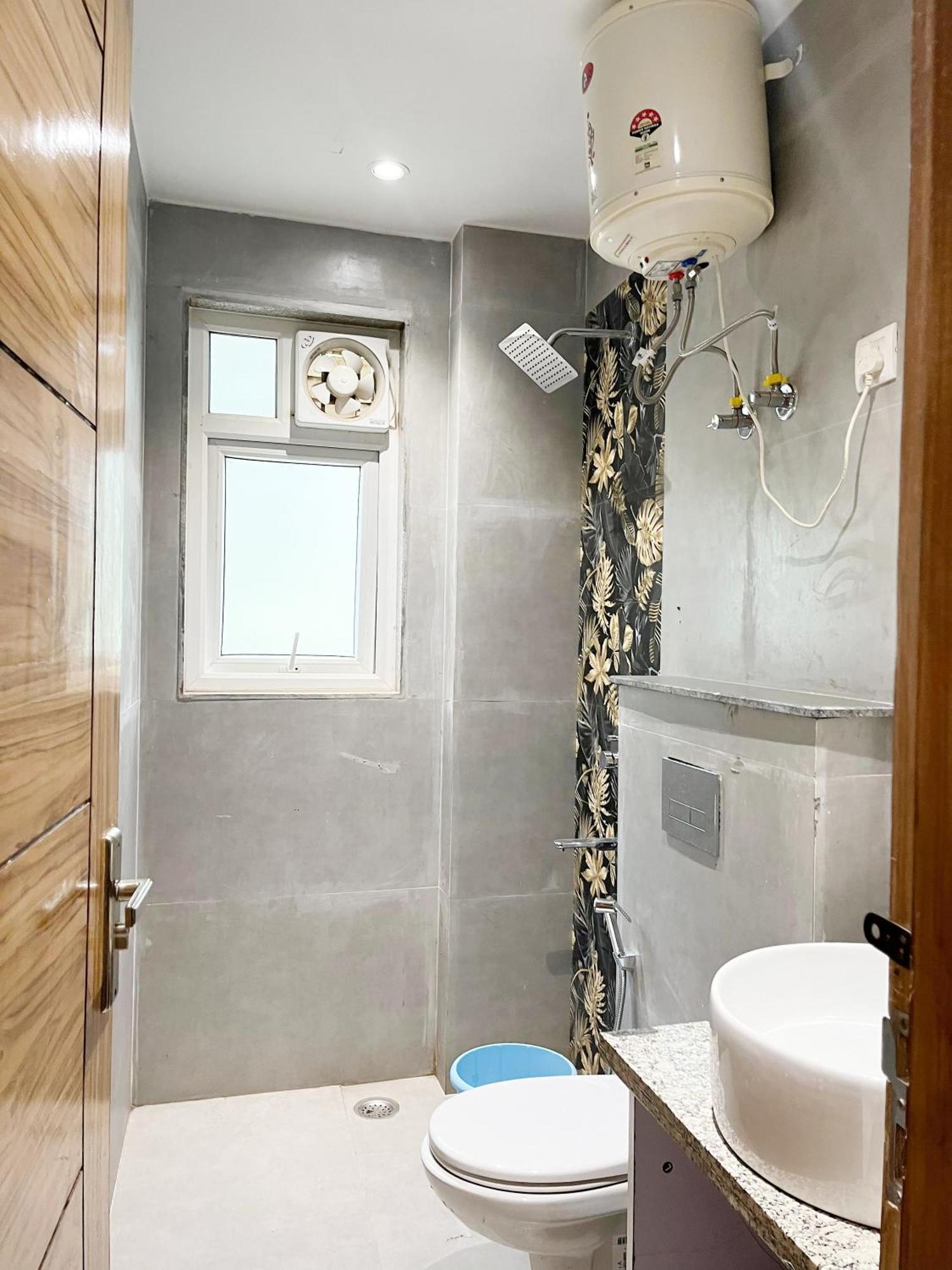 24 Seven - Malviya Nagar 4*